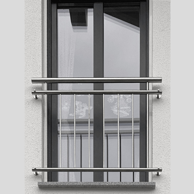 franzoesischer-balkon-edelstahl-vorgesetzt.jpg
